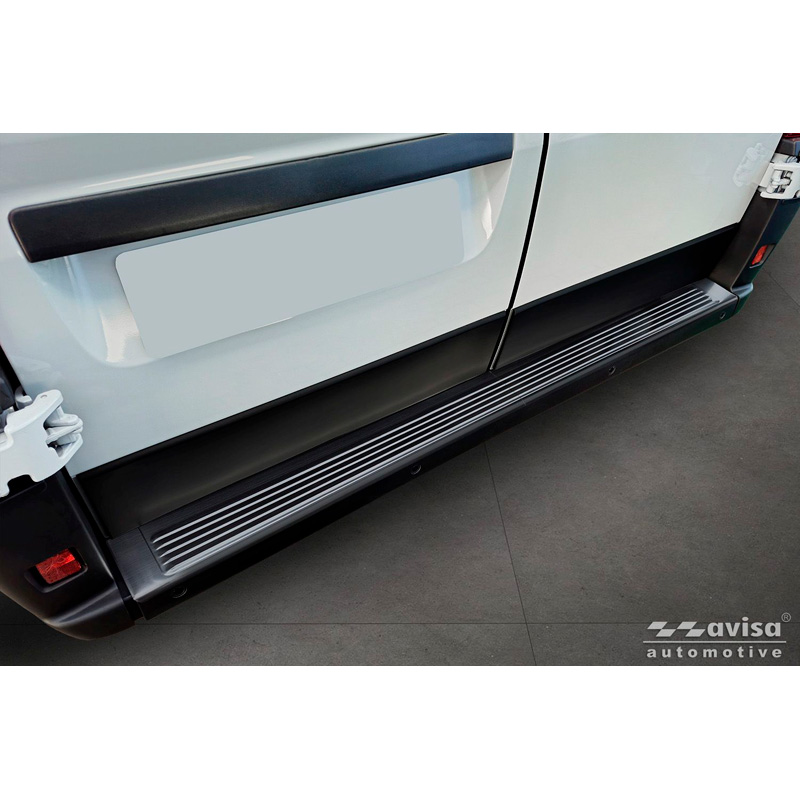Avisa Zwart RVS Achterbumperprotector  Fiat Ducato III Facelift 2023- / Opel Movano III Facelift 2023- / Toyota Proace Max 2024- 'Ribs' (2 delen)