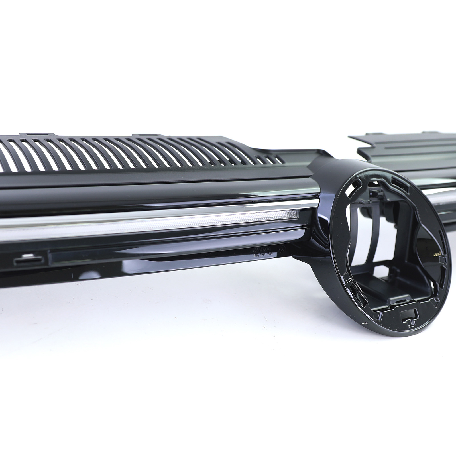 Voorbumper en Grill met LED Volkswagen Golf 8 19- R Line Look