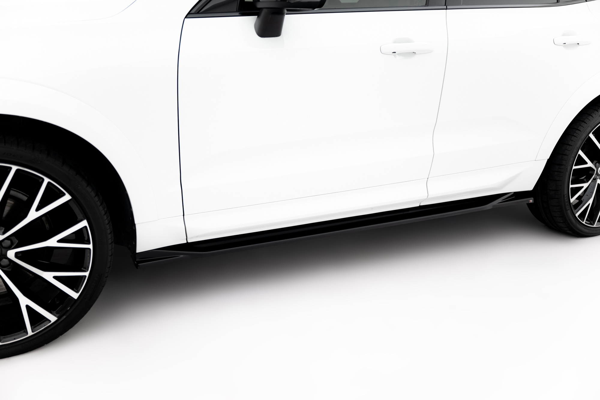 Zijskirts Volvo XC60 Mk2 R-Design (2017–2021)