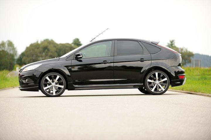 Zijskirts Ford Focus 2 04-11 5 deurs Carbon Rieger