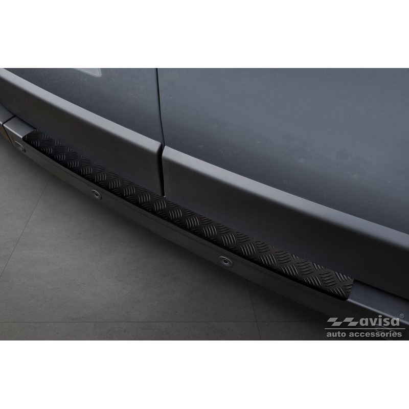 Matzwart Aluminium Achterbumperprotector  Opel Movano / Renault Master II 2010-2018 & 2018-2021 'Riffled Plate'