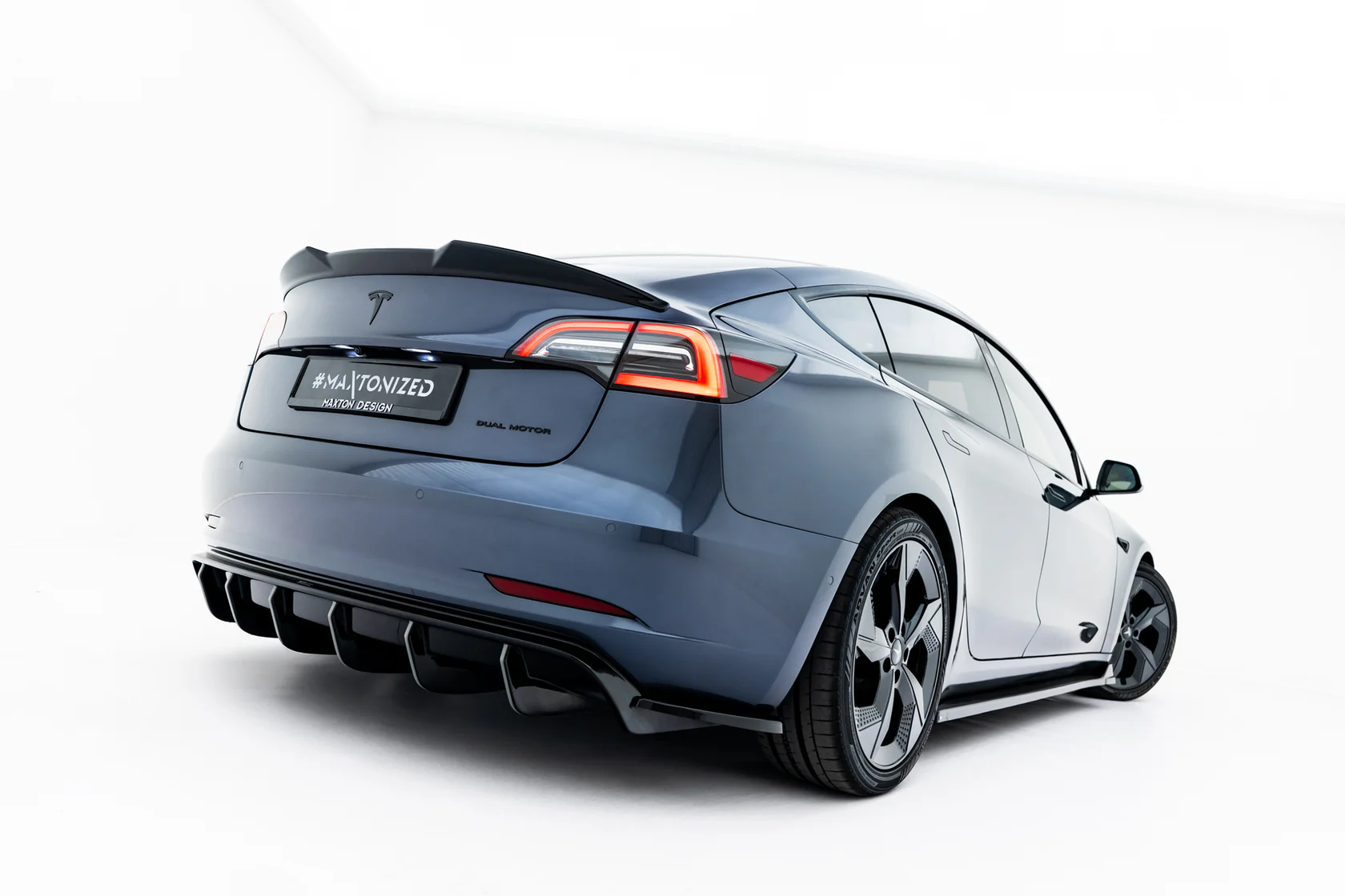 Bodykit Tesla Model 3 Maxton Glanzend zwart