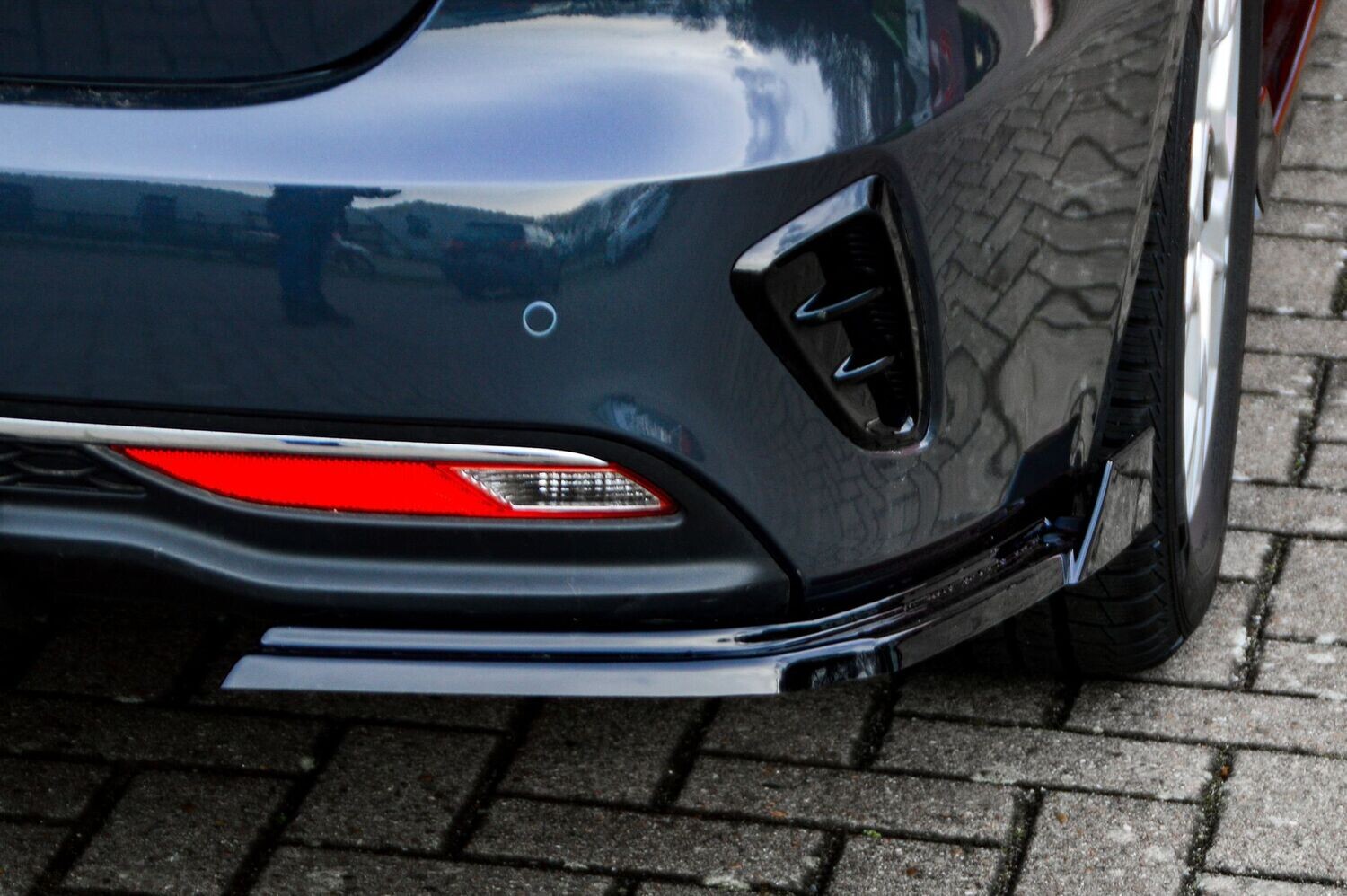 Achterdiffusor zijdelen met vleugel Kia Ceed CD SW 2021-
