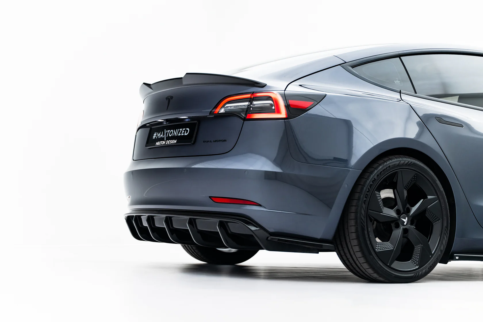 Bodykit Tesla Model 3 Maxton Glanzend zwart