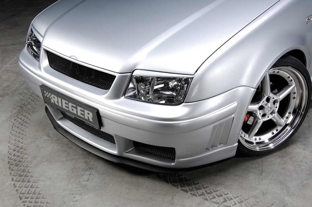 Voorbumper met geintegreerde grill met intakes VW Bora Rieger