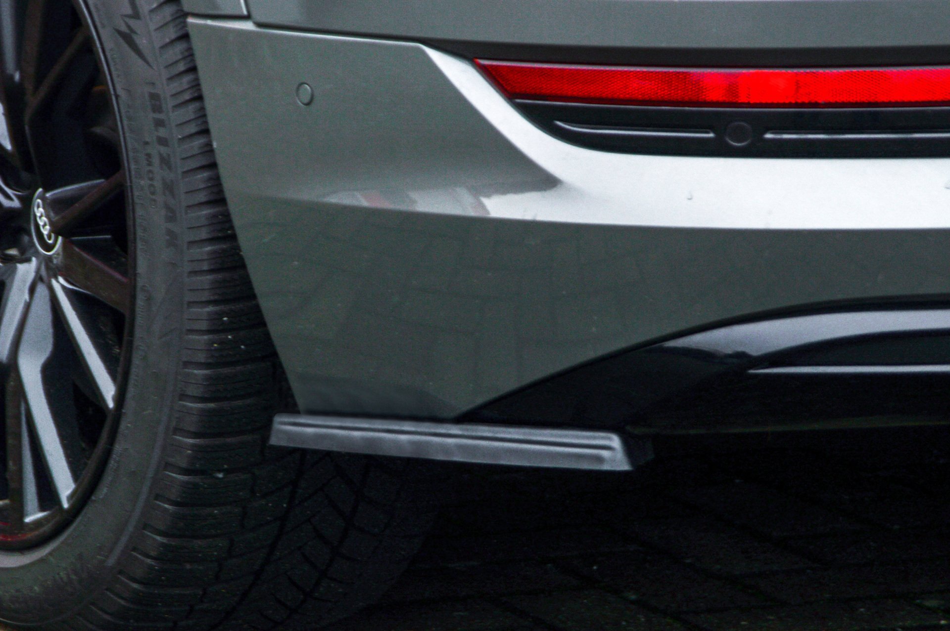 Zijdiffuser Audi E-Tron S-Line IN Tuning Glans Zwart